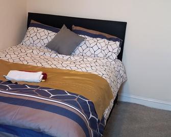 Lovely 1-Bed Apartment In The City Of Lo - London - Bedroom