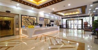 Huatian Century Hotel - Liuzhou - Receptionist