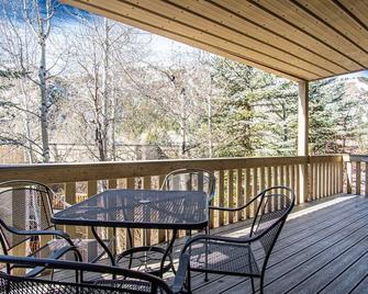 Sun Valley #115 (Carlo's Condo)-Hot Tub, Pool, Spa, Common Game Room, 10 minute Walk to Town & Lifts - Ketchum - Balcony