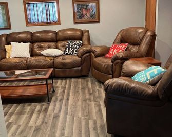 Beautiful house on Lake Rathbun with in-ground pool & 50-amp camper hookup - Plano - Sala de estar