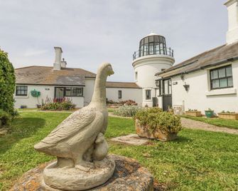 Old Higher Lighthouse Stopes Cottage - Isle of Portland - Outdoors view