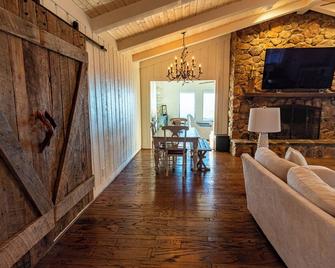 Modern rustic home with spectacular mountain views and sunsets! - Roaring Gap - Sala de estar