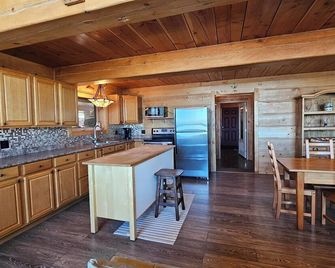 Cozy Lakefront Retreat at Lac La Nonne - Barrhead