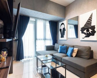 Blackjack Suite @ Uptown Parksuites T2 / 35th Flr - Taguig - Living room