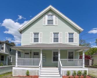 Downtown Mystic Renovated & Comfortable Apartment - Stonington - Building