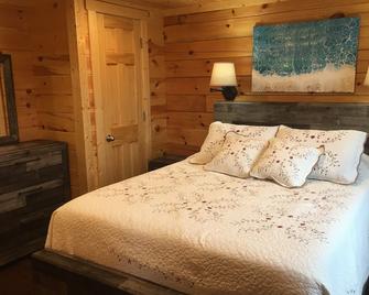 Lake Superior Log Home Retreat - Knife River - Bedroom