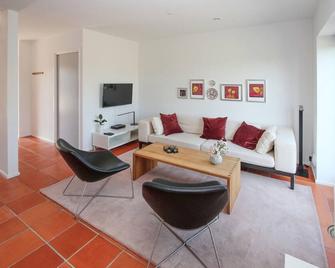 2 Bedroom Beautiful Apartment In Samsø - Samsø - Stue