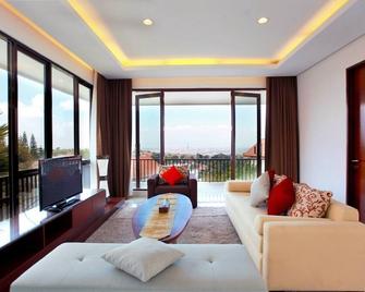 4 BR City View Villa with a private pool 2 - Lembang - Ruang tamu