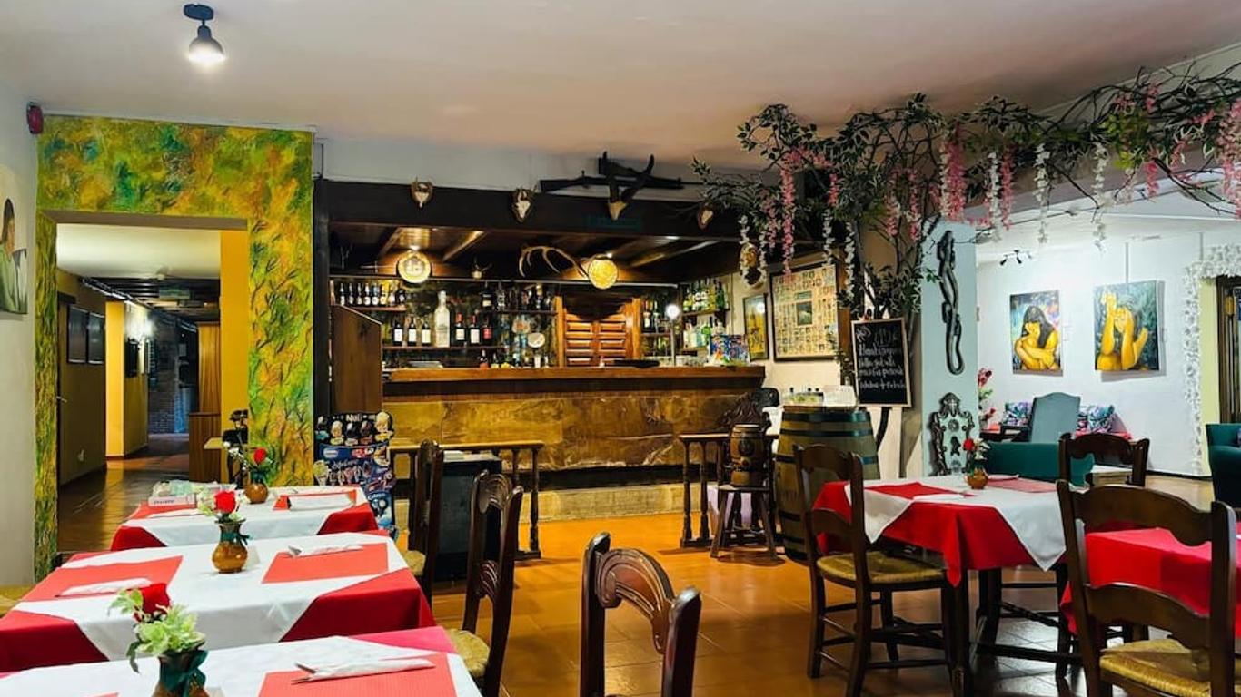 هويتل ريفيوجيو دي جوانار