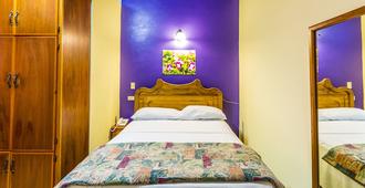 Par May La's Inn - Port of Spain - Bedroom