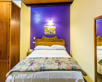 Par May La's Inn - Port of Spain - Bedroom
