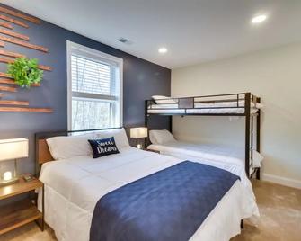 Pet-Friendly Basye Vacation Rental with Fireplace! - Basye - Habitación