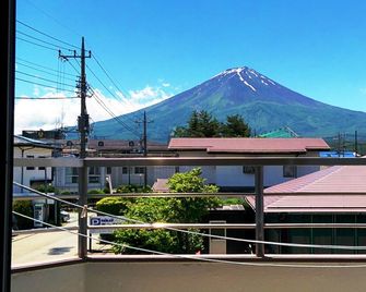 K's House Fuji View - Hostel - Fujikawaguchiko - Balcony