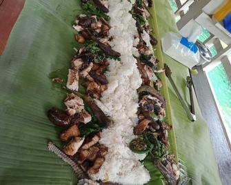 Farmstead vacation house in the middle of Sabang and Dinadiawan beach - Dipaculao - Restaurant