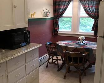 Location, Location, Location. This Vacation Rental Is One Block From Main St - Cody - Dining room