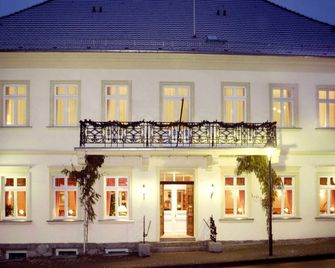 Schlossgarten - Neustrelitz - Gebäude