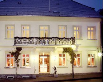 Schlossgarten - Neustrelitz - Будівля