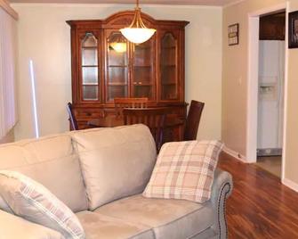 Spacious apartment in Buffalo - Buffalo - Living room