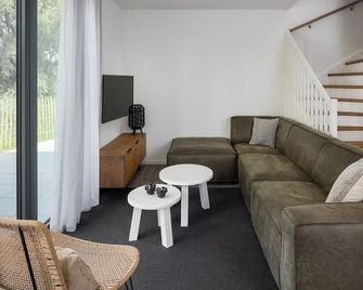 Luxury Villa With Sauna, Located On The Water In A Holiday Park - Wolphaartsdijk - Huiskamer