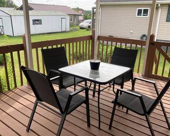 Quaint home in Oak Hill, Conveniently Located. - Oak Hill - Balcony