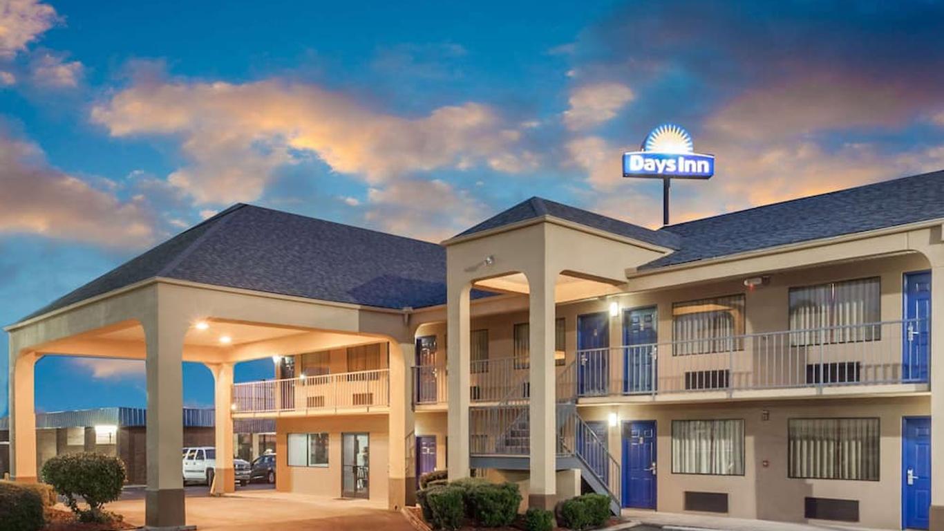 Days Inn by Wyndham Clinton