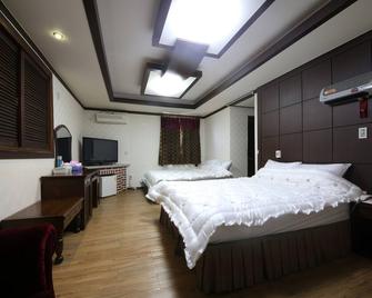 Bali Motel - Gongju - Camera da letto