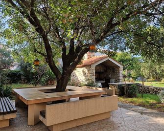 Apartments Joso - Novalja - Patio