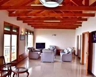 Hilla Apartments Nathia Gali - Abbottabad - Living room