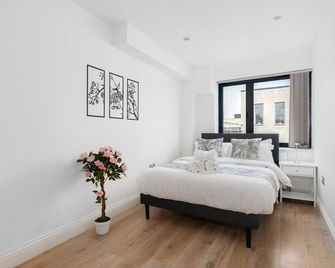 London City Angel 2 Bed Balcony Duplex Flat Zone 1 Bright - London - Bedroom