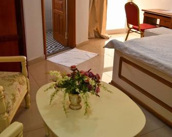 هوتل إيدينيا - ليبرفيل - غرفة نوم