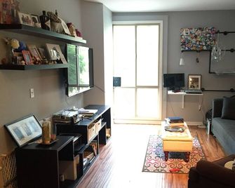 Executive Rental -- Little Italy Modern Condo With Parking - San Diego - Wohnzimmer