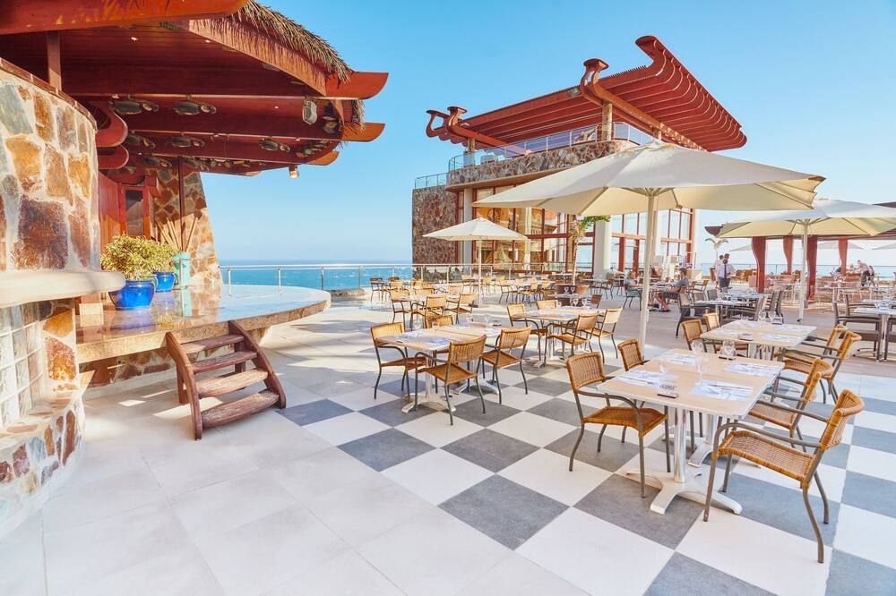 غلوريا بالاس أمادوريس ثالاسو آند هوتيل