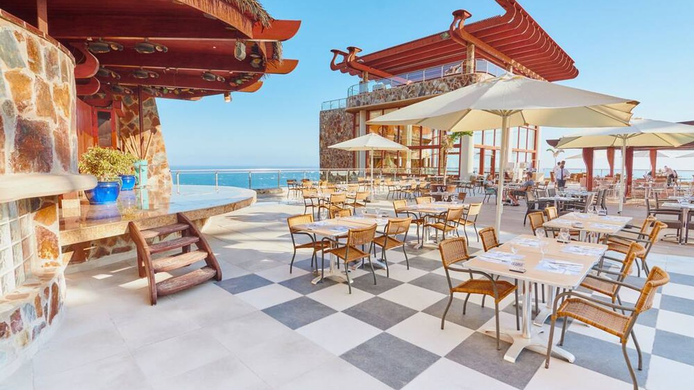 غلوريا بالاس أمادوريس ثالاسو آند هوتيل