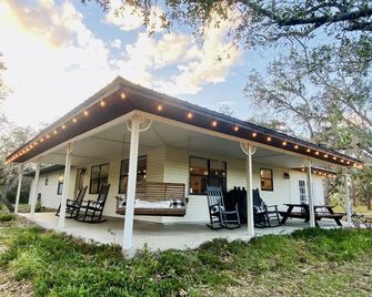 Sebring Florida Farmhouse just minutes from Raceway - Sebring - Patio