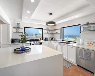 4 BR Kikita Beach Villa Oceanfront w Pool - Dorado - Cocina