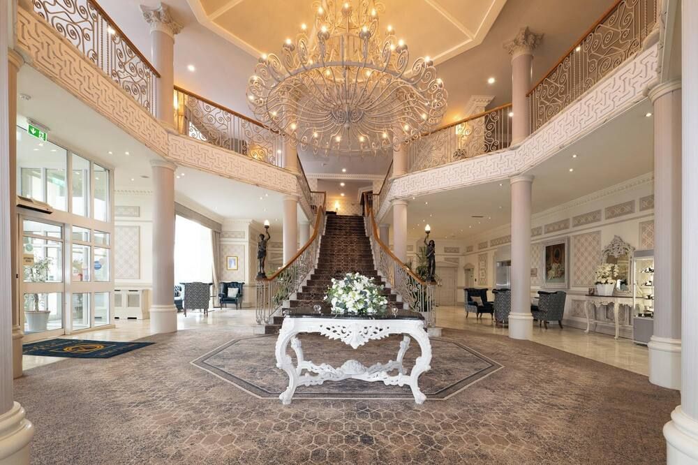 كلانري هوتل آند ليجر سنتر