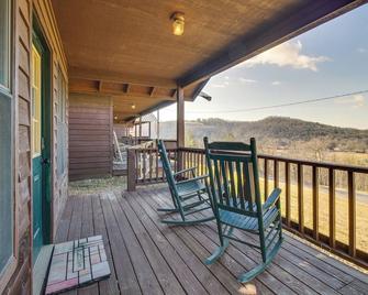 Fish, Hike & Unwind: Getaway in Mountain View! - Mountain View - Balcón