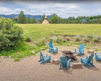 Sunrise Cabin at Highland Meadows - Hot Springs - Patio