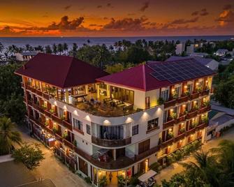 Araamu Hotels Maldives at Dhiffushi - Dhiffushi - Edificio