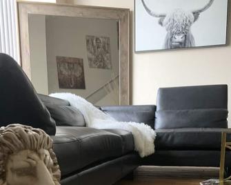Luxurious High End Split Level Loft - Mansfield - Living room