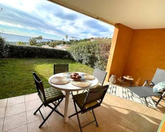 Panoramic sea view and private garden - Les Issambres - Patio