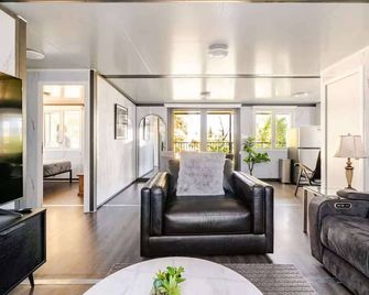 Overlooking a Park - A sunny escape - Rooty Hill