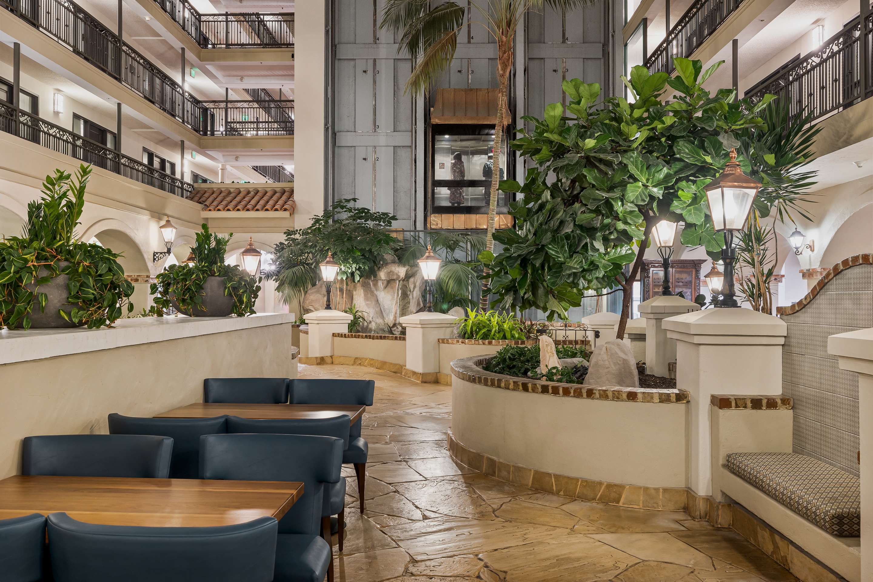 Embassy Suites by Hilton Los Angeles International Airport South