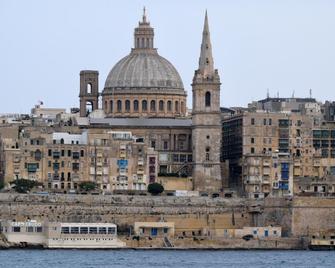 Lee House - Sliema - Building