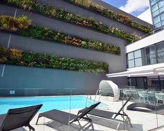 Holiday Inn Dijon By IHG - דיז'ון - בריכה