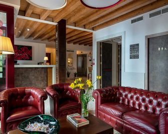 Unahotels Eco Hotel Villa Costanza Venezia - ונציה - דלפק קבלה