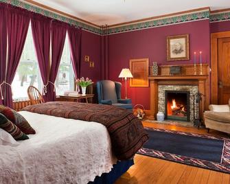 The White Oak Inn - Danville - Bedroom