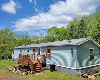 Beautiful 4 season getaway in the scenic northwoods of the Western UP! - Bessemer - Building