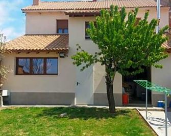 Albergue Vive tu Camino - Santas Martas - Edifício