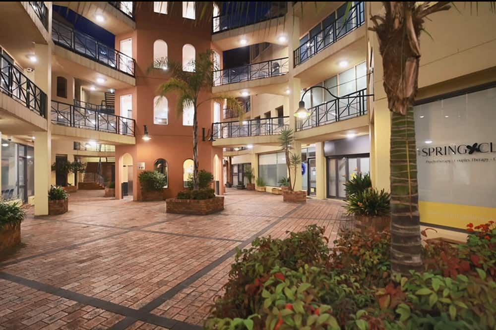 كلوك تاور أبارتمنت هوتل